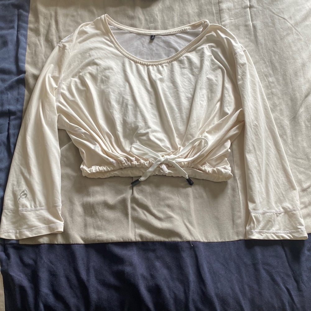 Ptula activewear mesh long sleeve crop size L